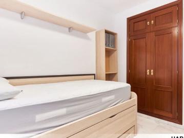 Room in a shared 4 bedroom apartment for rent in Polígono Sur, suitable for professionals and students