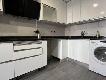 Room in a shared 4 bedroom apartment for rent in Palomeras Sureste, professionals only