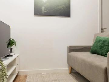 Room in a shared 4 bedroom apartment for rent in Pueblo Nuevo, bills included, perfect for professionals and students