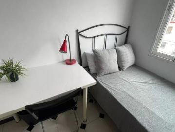 Room in a shared 4 bedroom apartment for rent in Triana suitable for students