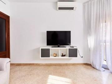 Room in a shared 4 bedroom apartment for rent in Triana