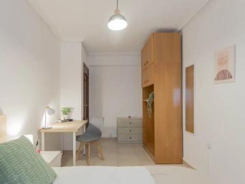 Room in a shared 4 bedroom apartment for rent in Vara de Quart