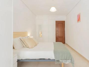 Room in a shared 4 bedroom apartment for rent in Vara de Quart