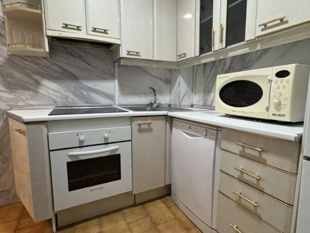 Room in a shared 4 bedroom apartment for rent in Ventas, students welcome