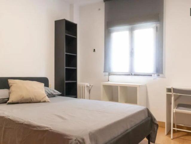 Room in a shared 4 bedroom apartment for rent in Vista Alegre, all bills included