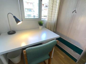 Room in a shared 4 bedroom apartment for rent in Vista Alegre, professionals only