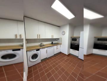 Room in a shared 4 bedroom apartment for rent in Zorrotza, perfect for professionals and students