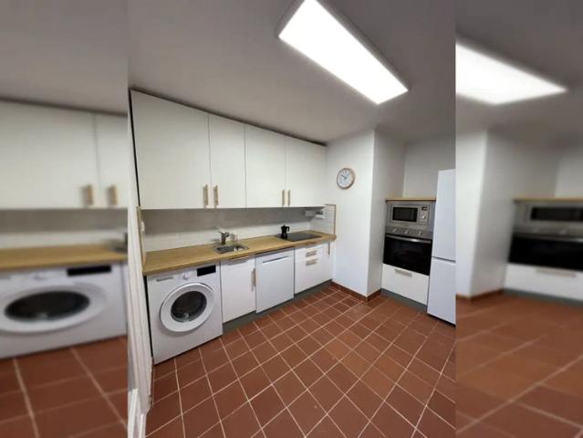 Room in a shared 4 bedroom apartment for rent in Zorrotza