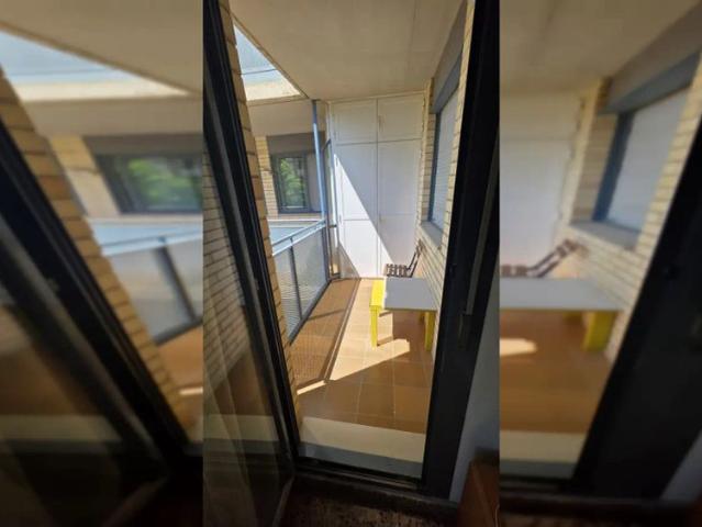 Room in a shared 4 bedroom apartment for rent in Zaragoza, all bills included, smoking allowed