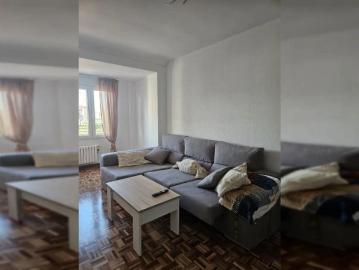 Room in a shared 4 bedroom apartment for rent in Zaragoza, only for males, professionals, and students