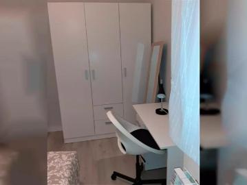 Room in a shared 4 bedroom apartment for rent in Zaragoza, onlyFemales