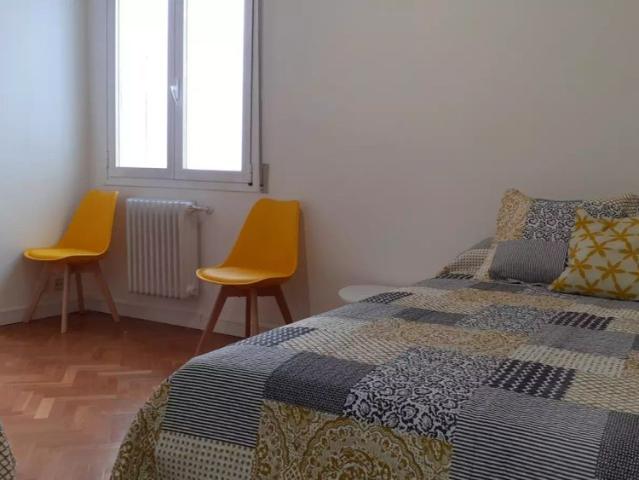 Room in a shared 5 bedroom apartment for rent in Cortes, only females