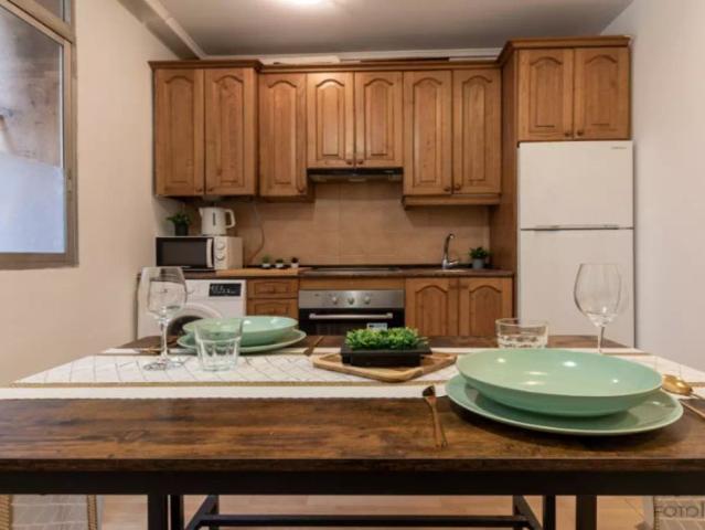 Room in a shared 5 bedroom apartment for rent in Cortes, perfect for students and professionals