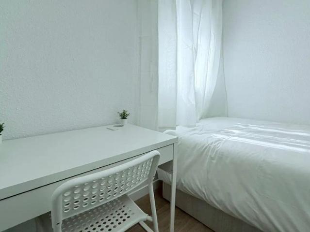 Room in a shared 5 bedroom apartment for rent in Casco Histórico de Vallecas
