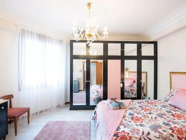 Room in a shared 5 bedroom apartment for rent in Casco Viejo, all bills included