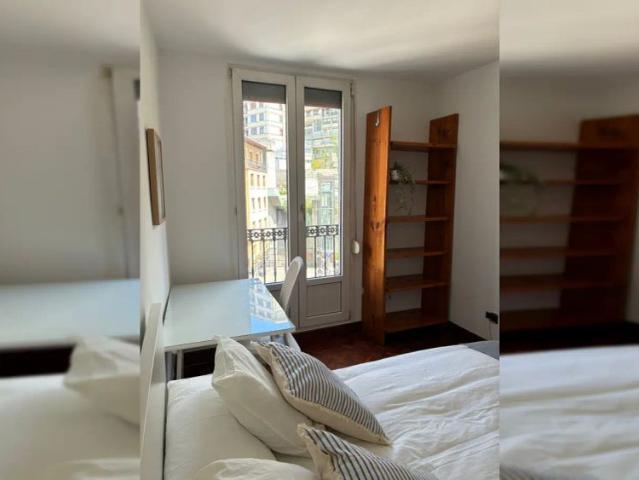 Room in a shared 5 bedroom apartment for rent in Casco Viejo, bills included