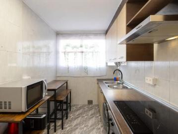 Room in a shared 5 bedroom apartment for rent in Cervantes