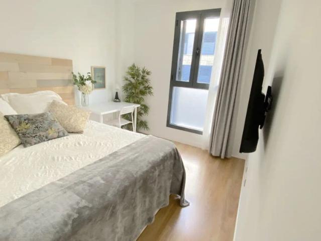 Room in a shared 5 bedroom apartment for rent in Cruz Roja Capuchinos