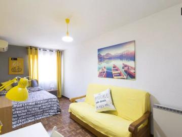 Room in a shared 5 bedroom apartment for rent in Alcalá de Henares