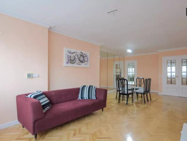 Room in a shared 5 bedroom apartment for rent in Alcalá de Henares, perfect for professionals and students