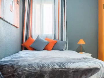 Room in a shared 5 bedroom apartment for rent in Alcalá de Henares, perfect for professionals and students, no couples