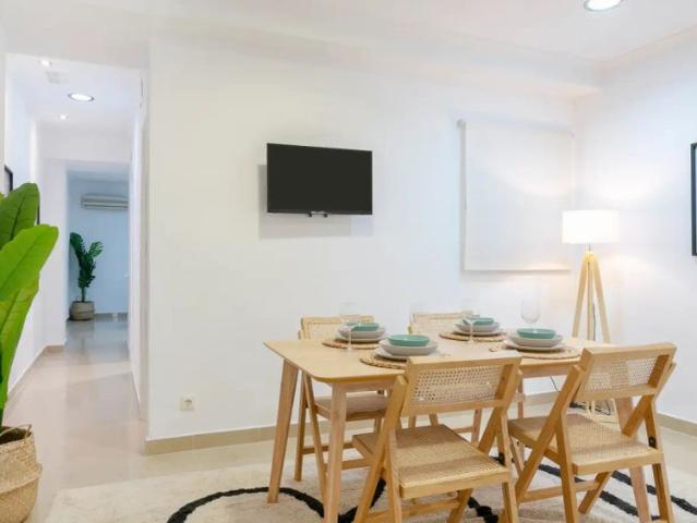 Room in a shared 5 bedroom apartment for rent in Alicante, perfect for professionals and students