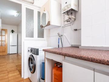 Room in a shared 5 bedroom apartment for rent in Alicante, professionals and students allowed, no couples