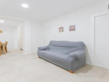 Room in a shared 5 bedroom apartment for rent in Burjassot, all bills included