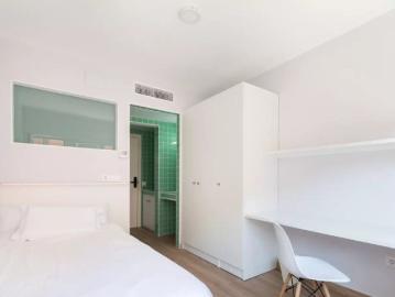 Room in a shared 5 bedroom apartment for rent in Getafe, only students