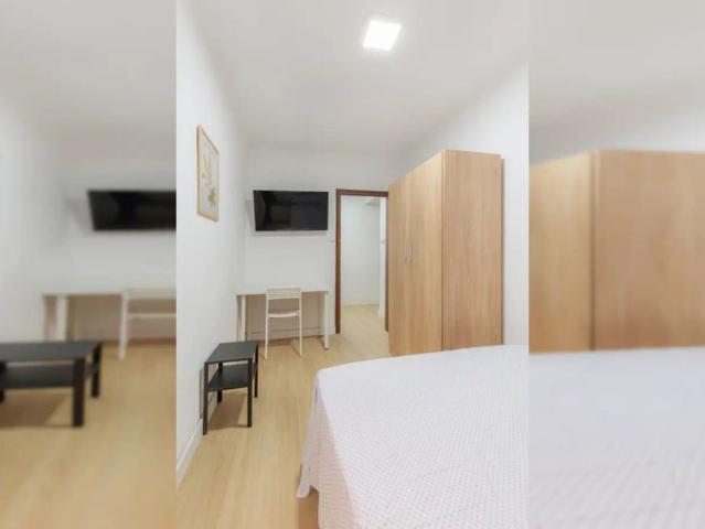 Room in a shared 5 bedroom apartment for rent in Elche