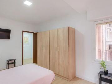 Room in a shared 5 bedroom apartment for rent in Elche
