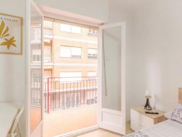 Room in a shared 5 bedroom apartment for rent in Elche