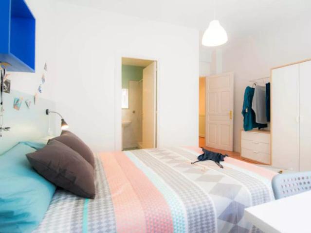 Room in a shared 5 bedroom apartment for rent in Indautxu, bills included