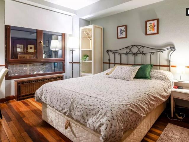 Room in a shared 5 bedroom apartment for rent in Iralabarri, Bilbao, only females, workers or postgraduate students