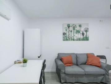 Room in a shared 5 bedroom apartment for rent in Morvedre