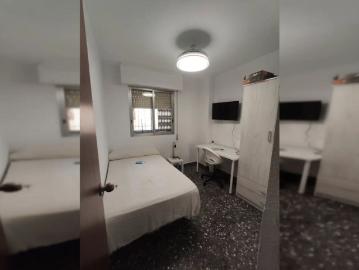 Room in a shared 5 bedroom apartment for rent in Murcia, bills included