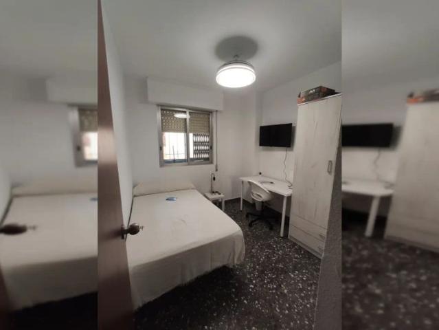 Room in a shared 5 bedroom apartment for rent in Murcia, bills included