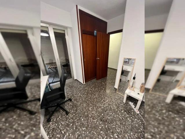 Room in a shared 5 bedroom apartment for rent in Murcia, bills included