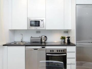 Room in a shared 5 bedroom apartment for rent in Sol