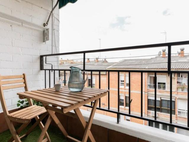 Room in a shared 5 bedroom apartment for rent in Sabadell