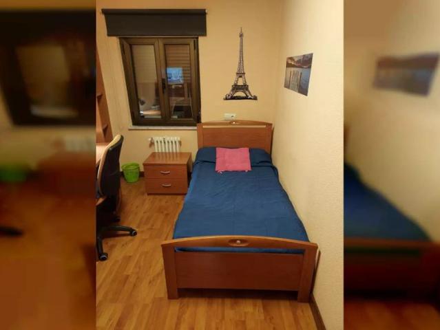 Room in a shared 5 bedroom apartment for rent in Salamanca
