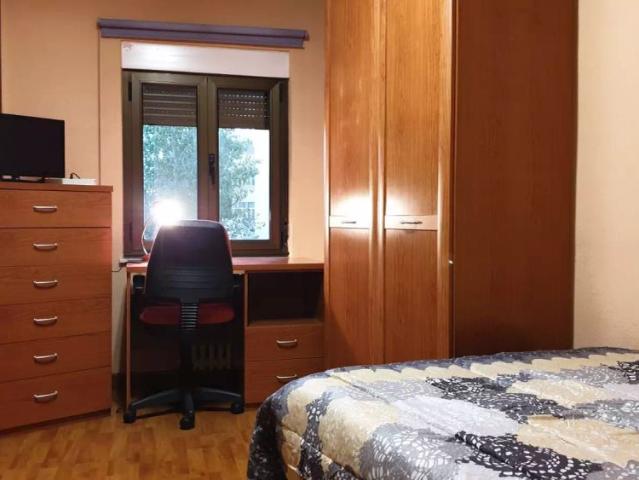 Room in a shared 5 bedroom apartment for rent in Salamanca