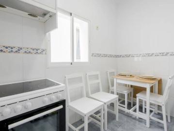 Room in a shared 5 bedroom apartment for rent in Palacio