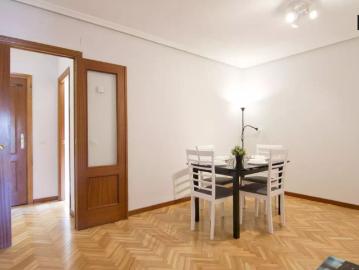 Room in a shared 5 bedroom apartment for rent in Peñagrande, professionals and students only