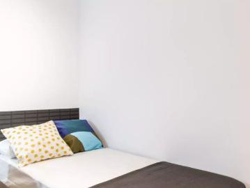 Room in a shared 5 bedroom apartment for rent in Publilla Cases, professionals and students only