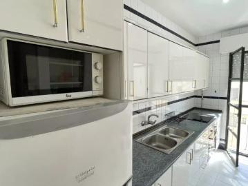 Room in a shared 5 bedroom apartment for rent in Triana, perfect for students