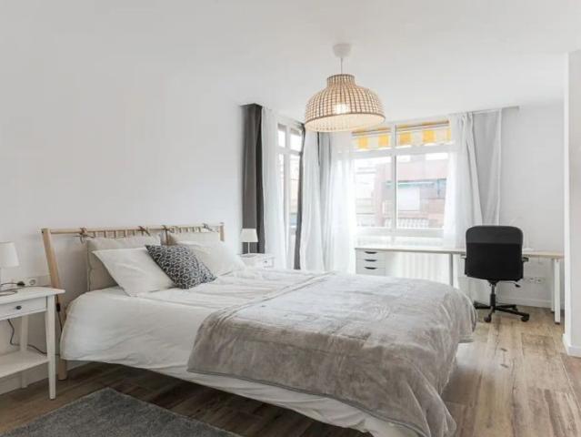 Room in a shared 5 bedroom apartment for rent in Vila de Gràcia, bills included, only students