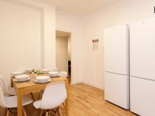 Room in a shared 5 bedroom apartment for rent in Vila de Gràcia, perfect for professionals and students