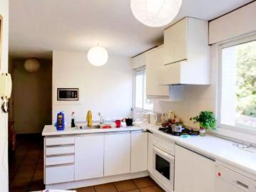 Room in a shared 5 bedroom apartment for rent in Villafranca del Castillo