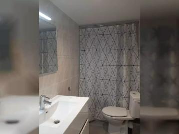 Room in a shared 5 bedroom apartment for rent in Zaragoza, bills included, perfect for females and professionals